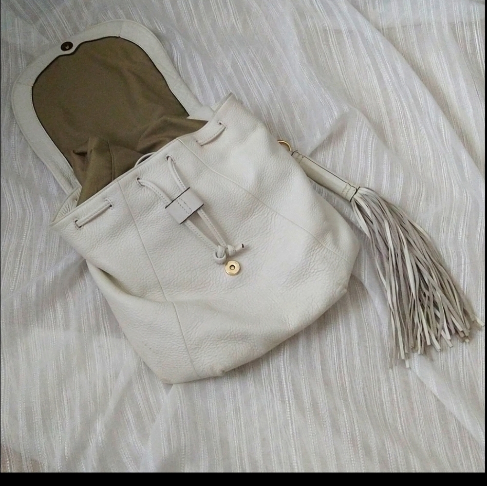 Chic White Leather Hobo Bag with Gold Accents - Picture 7 of 15